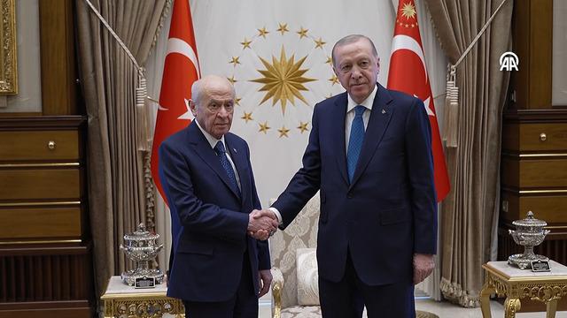 Külliye'de sürpriz görüşme! Cumhurbaşkanı Erdoğan ile Bahçeli arasındaki görüşme sona erdi