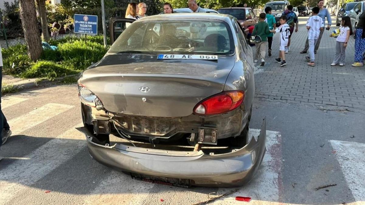 Muğla da ara&ccedil;lar birbirine girdi: Kazada 2 kişi yaralandı 1