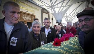 &Ouml;zel, gazeteci Yıldırım'ın cenaze t&ouml;renine katıldı