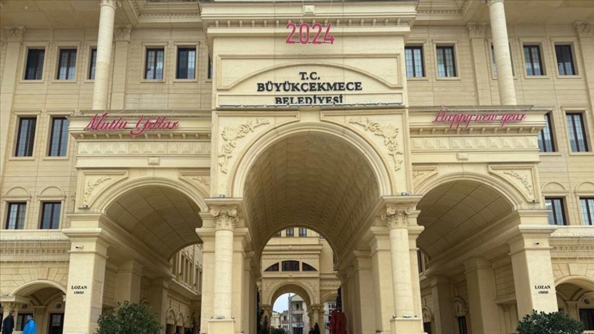 G&ouml;revinden uzaklaştırılan B&uuml;y&uuml;k&ccedil;ekmece Belediye Başkanı Akg&uuml;n e 183 yıla kadar hapis talebi 2