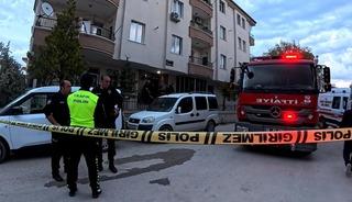 Evinde &ccedil;ıkan yangını s&ouml;nd&uuml;rmek isterken yanarak can verdi
