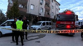Evinde çıkan yangını söndürmek isterken yanarak can verdi