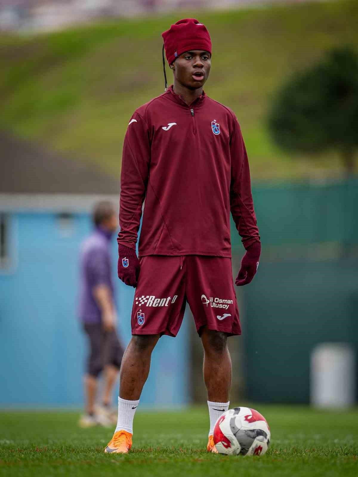Trabzonspor, G&ouml;ztepe ma&ccedil;ı hazırlıklarını s&uuml;rd&uuml;rd&uuml; 1