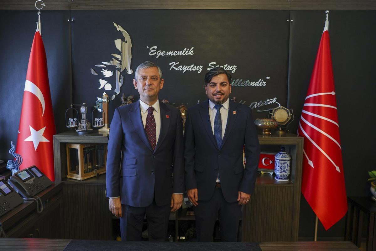 Rozetini Özgür Özel takmıştı! CHP, Arif Kocabıyık ın parti üyelik işlemlerini durdurdu 2