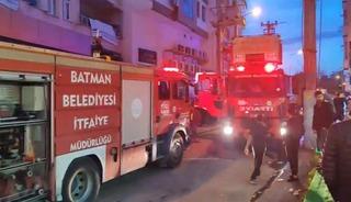 Evde bir kadın ve bir erkek yanmış halde &ouml;l&uuml; bulundu