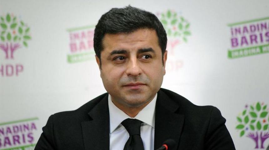 Selahattin Demirtaş: AKP'ye oy verin!
