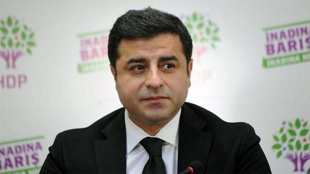 Selahattin Demirtaş: AKP'ye oy verin!