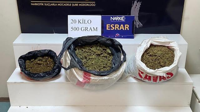Adana'da otomobilde 20 kilo 500 gram esrar ele geçirildi