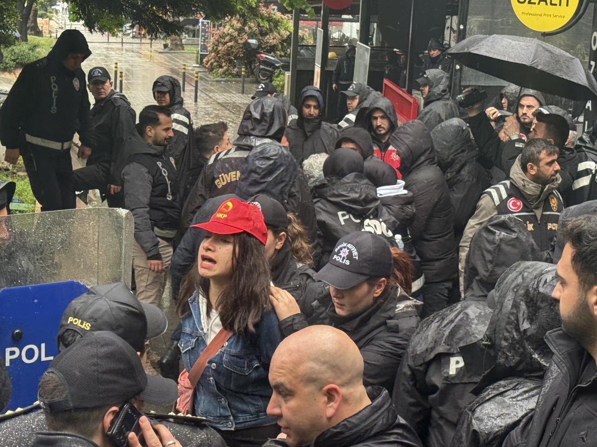 SON DAKİKA | 1 Mayıs ta Taksim e yürümek isteyenlere müdahale 8