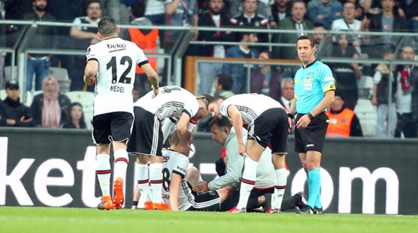 Beşiktaş-Yeni Malatyaspor ma&ccedil;ında sakatlanan Caner Erkin sezonu kapattı!