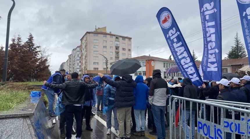 1 Mayıs y&uuml;r&uuml;y&uuml;şleri geniş g&uuml;venlik &ouml;nlemleriyle başladı