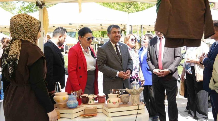 D&uuml;zce &uuml;retiyor, emek kazanıyor