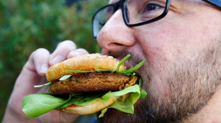 Türk girişimci "Böcek burger" ile köşeyi döndü 