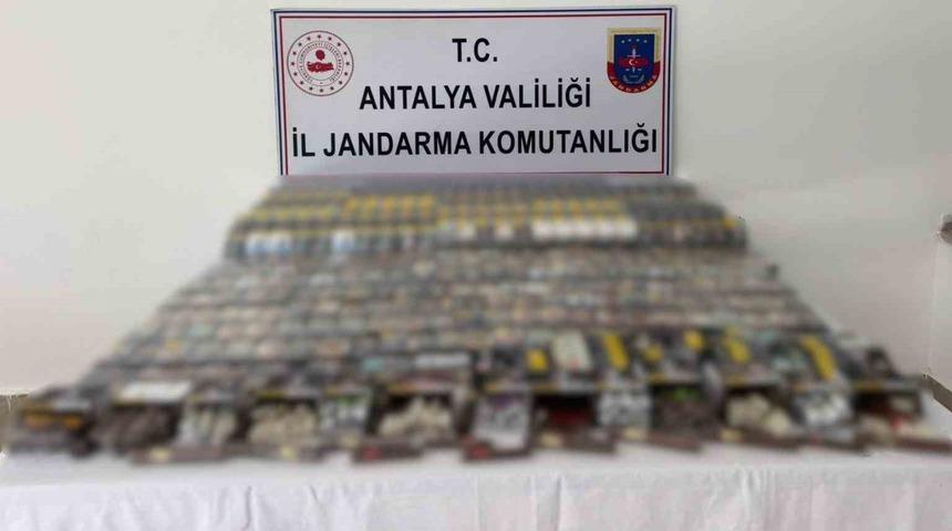 Manavgat&rsquo;ta 5 bin paket ka&ccedil;ak sigara ele ge&ccedil;irildi