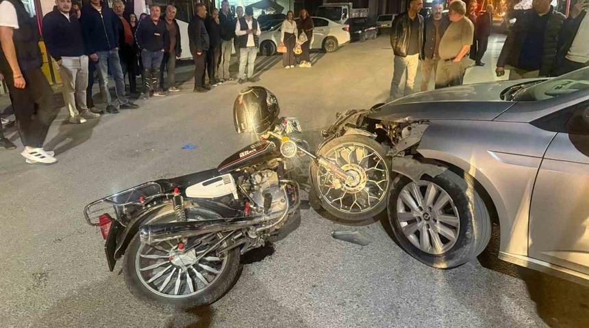 Otomobilin motosikletle &ccedil;arpıştığı kaza g&uuml;venlik kamerasında