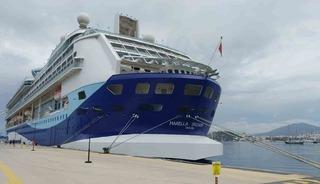 L&uuml;ks tekne Bodrum'a demirledi
