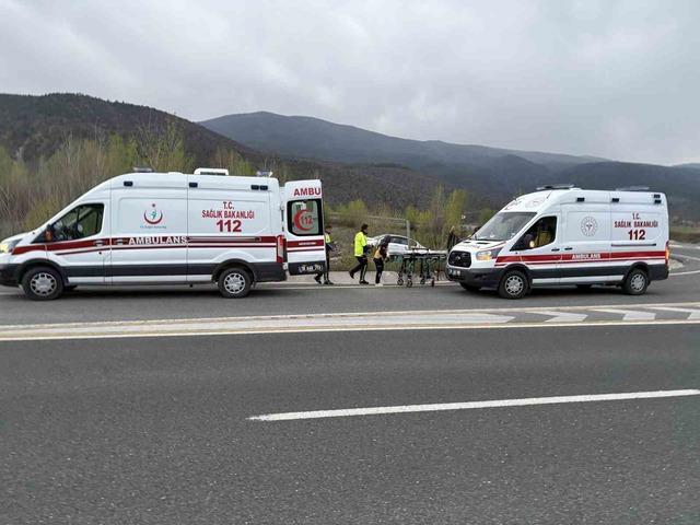 Kastamonu’da su kanalına düşen otomobildeki 4 kişi yaralandı 3