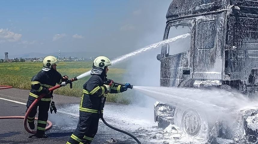 Mardin'de akaryakıt y&uuml;kl&uuml; tankerde yangın