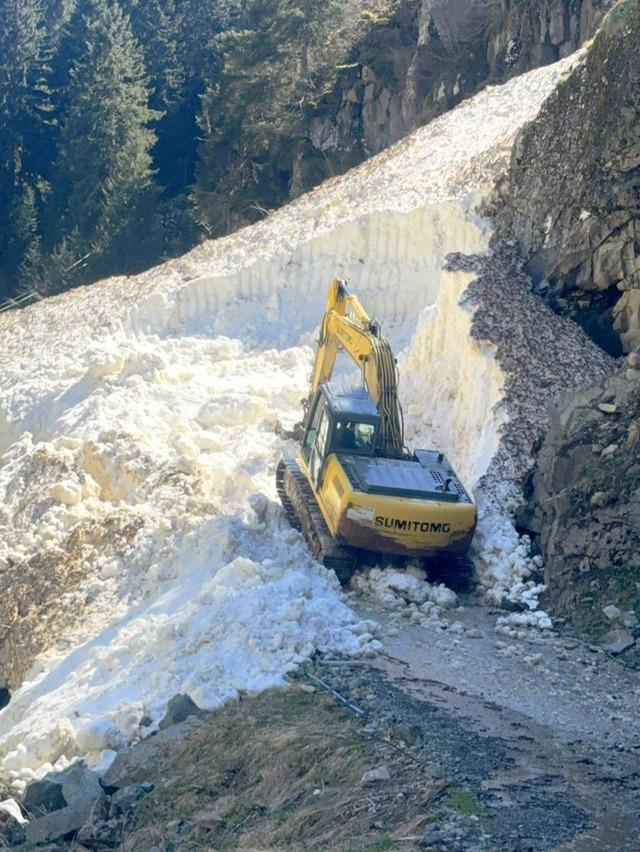 Rize’de yayla yollarında kar temizleme çalışmaları sürüyor 2