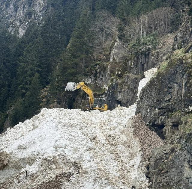 Rize’de yayla yollarında kar temizleme çalışmaları sürüyor 1