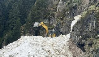 Rize&rsquo;de yayla yollarında kar temizleme &ccedil;alışmaları s&uuml;r&uuml;yor
