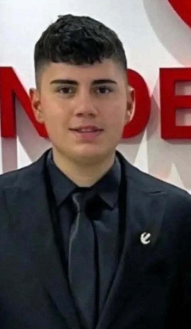 Bı&ccedil;aklanarak &ouml;ld&uuml;r&uuml;len gen&ccedil; toprağa verildi 3