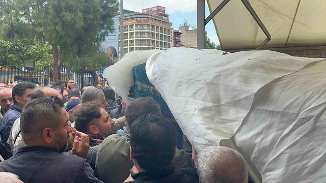 Kızını ameliyat masasında kaybeden babanın tabuttaki evladına son bakışı 5