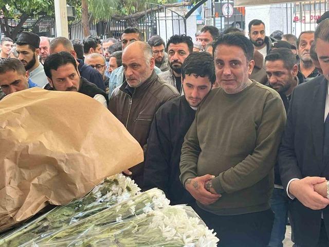 Kızını ameliyat masasında kaybeden babanın tabuttaki evladına son bakışı 4