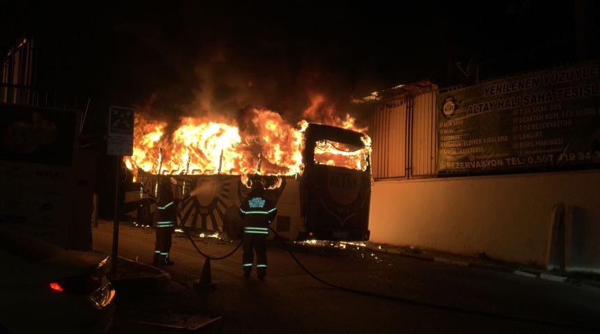Altay'ın takım otobüsü alev alev yandı!