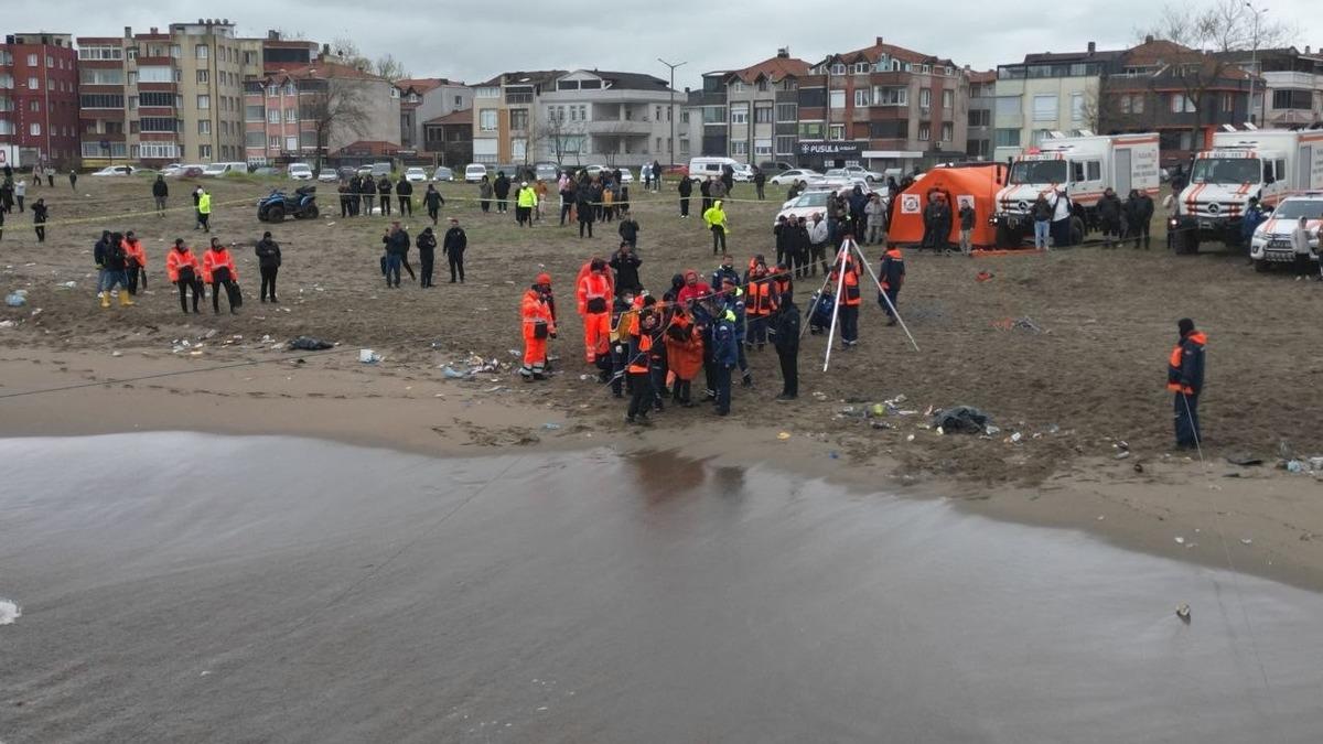 Yer: Sakarya... Film sahnelerini aratmayan kurtarma operasyonu: Roketle halat fırlattılar! 5