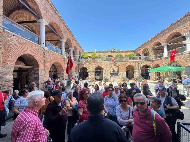 İzmir B&uuml;y&uuml;kşehir Belediyesi&rsquo;nden emeklilere &ouml;zel gezi programı 8