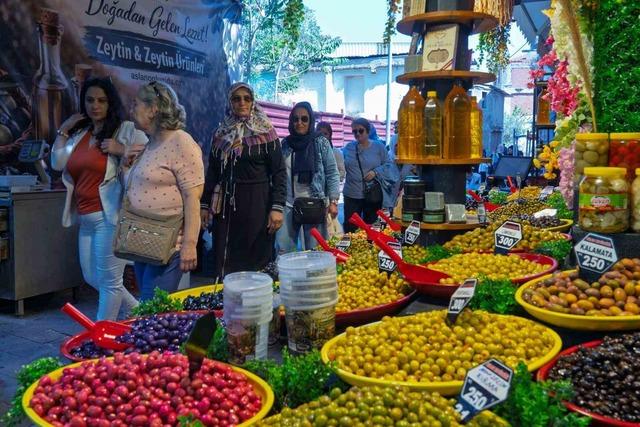 İzmir B&uuml;y&uuml;kşehir Belediyesi&rsquo;nden emeklilere &ouml;zel gezi programı 4
