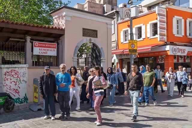 İzmir B&uuml;y&uuml;kşehir Belediyesi&rsquo;nden emeklilere &ouml;zel gezi programı 1