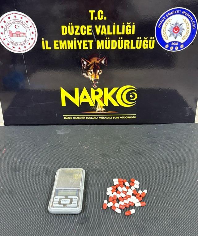 Düzce’de uyuşturucu operasyonunda 3 tutuklama 1