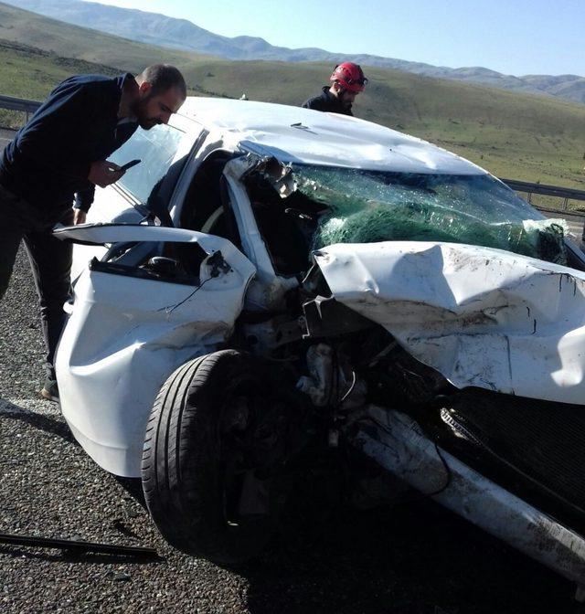 Elazığ-Bingöl yolunda kaza: 2 ölü, 1 yaralı