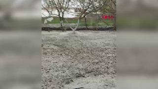 Amasya’da dolu yağışı! Bahçeler ve araziler beyaza büründü
