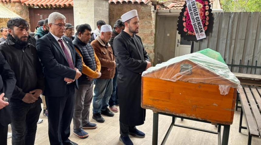 T&uuml;fekle vurularak hayatını kaybeden 14 yaşındaki Gizem &Ouml;zdemir son yolculuğuna uğurlandı