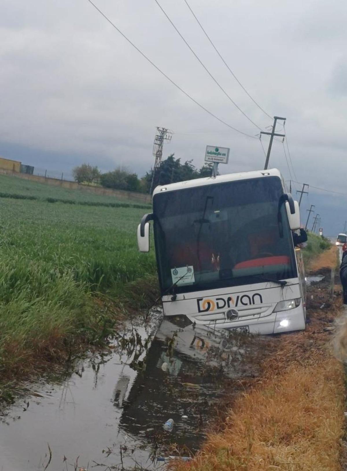 Edirne ye 1 Mayıs kutlamalarına giden iş&ccedil;ileri taşıyan otob&uuml;s kaza yaptı: 1 yaralı 2