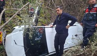 Otomobil u&ccedil;uruma yuvarlandı, s&uuml;r&uuml;c&uuml; yaralandı
