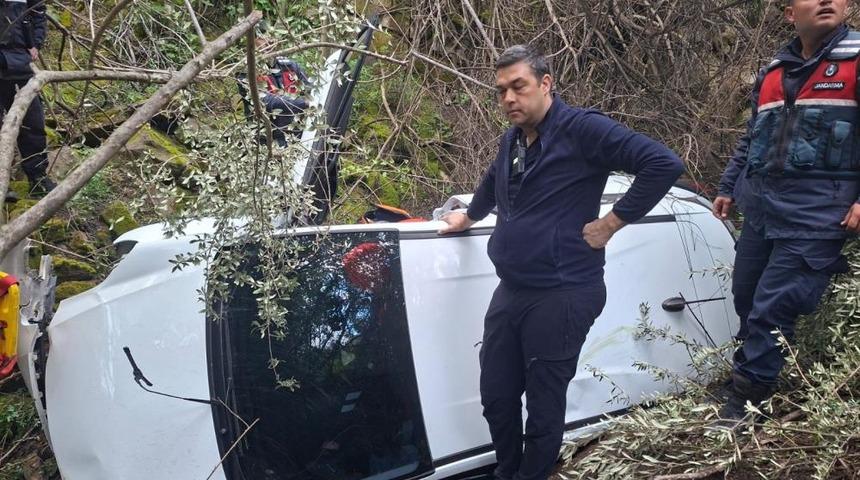 Ayvacık'ta otomobil u&ccedil;uruma yuvarlandı, s&uuml;r&uuml;c&uuml; yaralandı