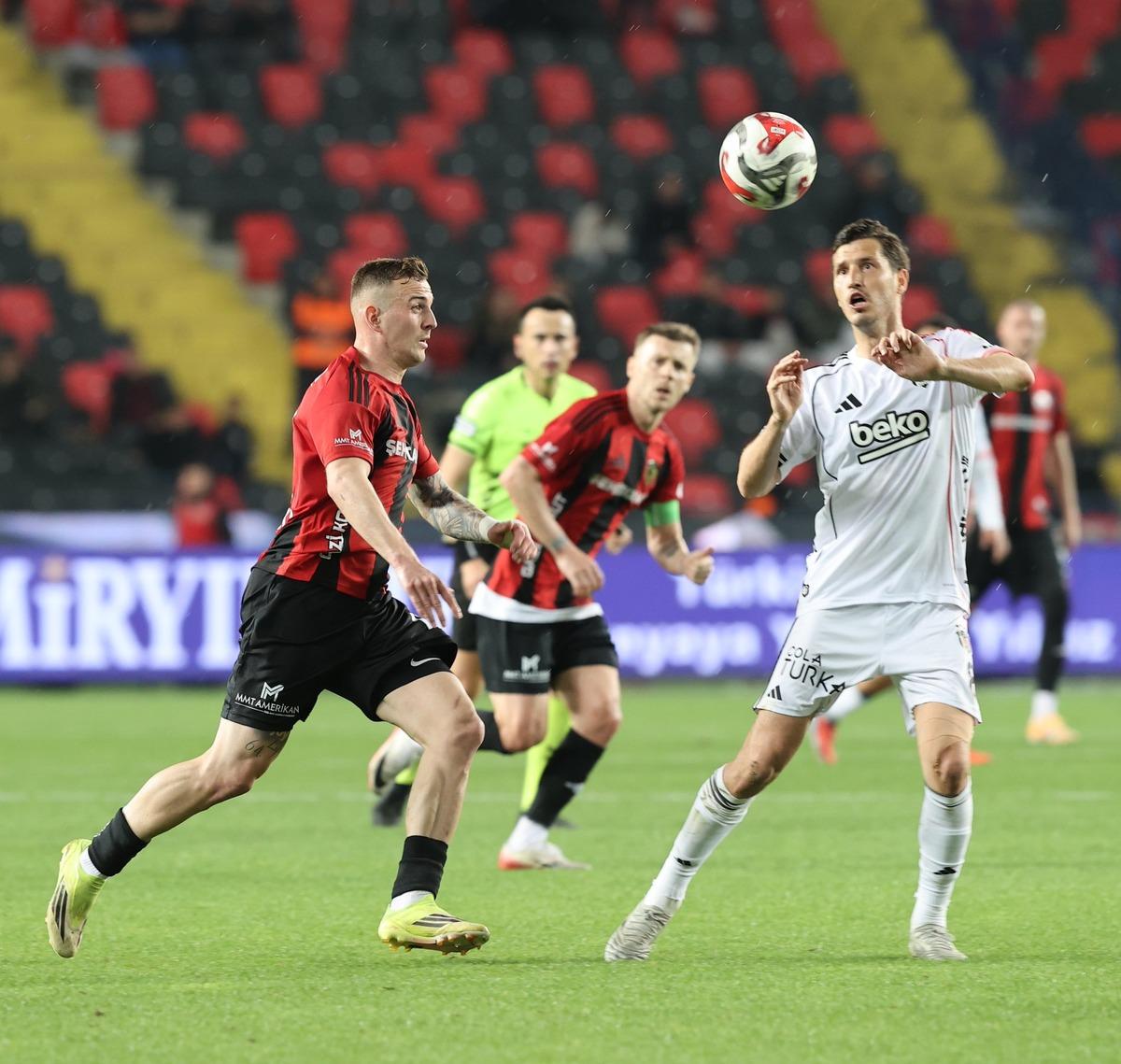Salih U&ccedil;an dan rest! "Burası Beşiktaş, kimse bırakamaz" 1