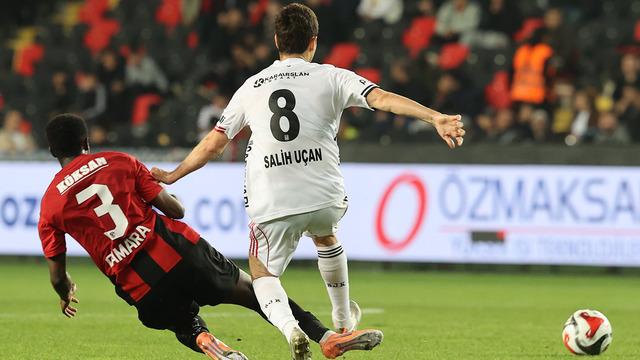 Salih Uçan'dan rest! Burası Beşiktaş, kimse bırakamaz