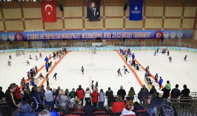 İstanbul Büyükşehir Belediyesinden çocuklara özel Buz Hokeyi Turnuvası