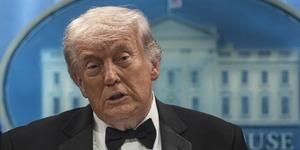 Trump g&ouml;z&uuml;n&uuml; o &uuml;lkeye dikti! 'Yeni b&ouml;l&uuml;m...' diyerek a&ccedil;ıkladı