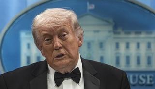 Trump g&ouml;z&uuml;n&uuml; o &uuml;lkeye dikti! 'Yeni b&ouml;l&uuml;m...' diyerek a&ccedil;ıkladı
