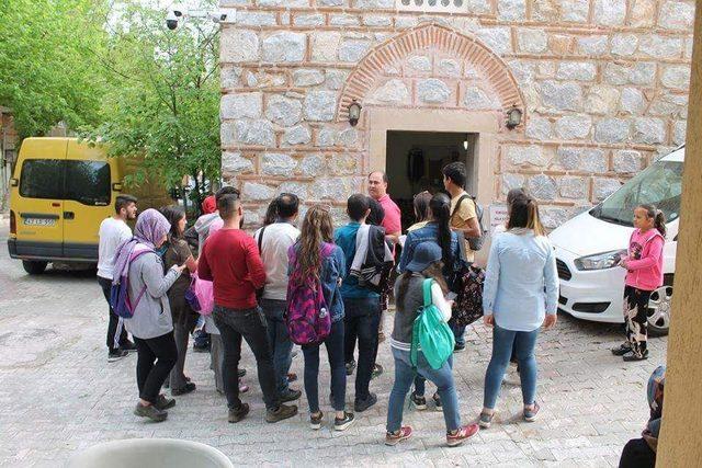 Uşak Üniversitesi öğrencileri Eskigediz’e hayran kaldı