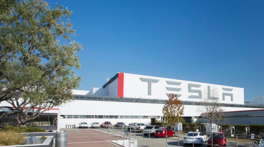 Tesla 7/24 mesai d&uuml;zenine ge&ccedil;ti