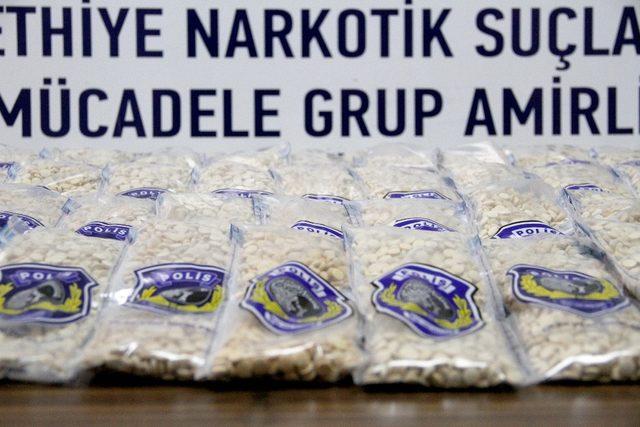 2 milyonluk uyuşturucu hapı baca deliğinde sakladı