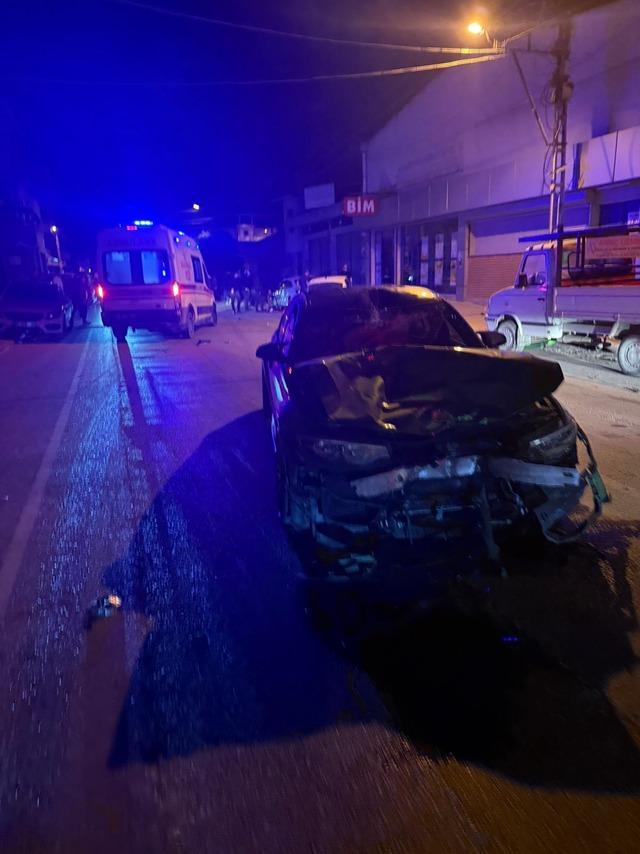 Otomobille &ccedil;arpışan motosikletin s&uuml;r&uuml;c&uuml;s&uuml; &ouml;ld&uuml; 3