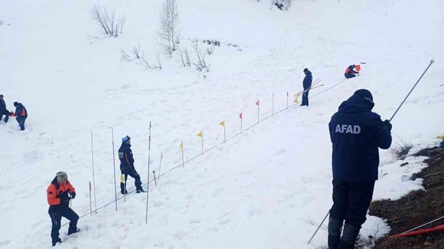 Artvin&rsquo;de &ccedil;ığ altında kalan &ccedil;oban 122 g&uuml;nd&uuml;r kayıp: Arama &ccedil;alışmaları yeniden başladı 2